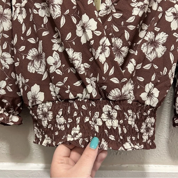 2 for 30✨Monteau Los Angeles Brown Floral Blouse - Picture 3 of 7